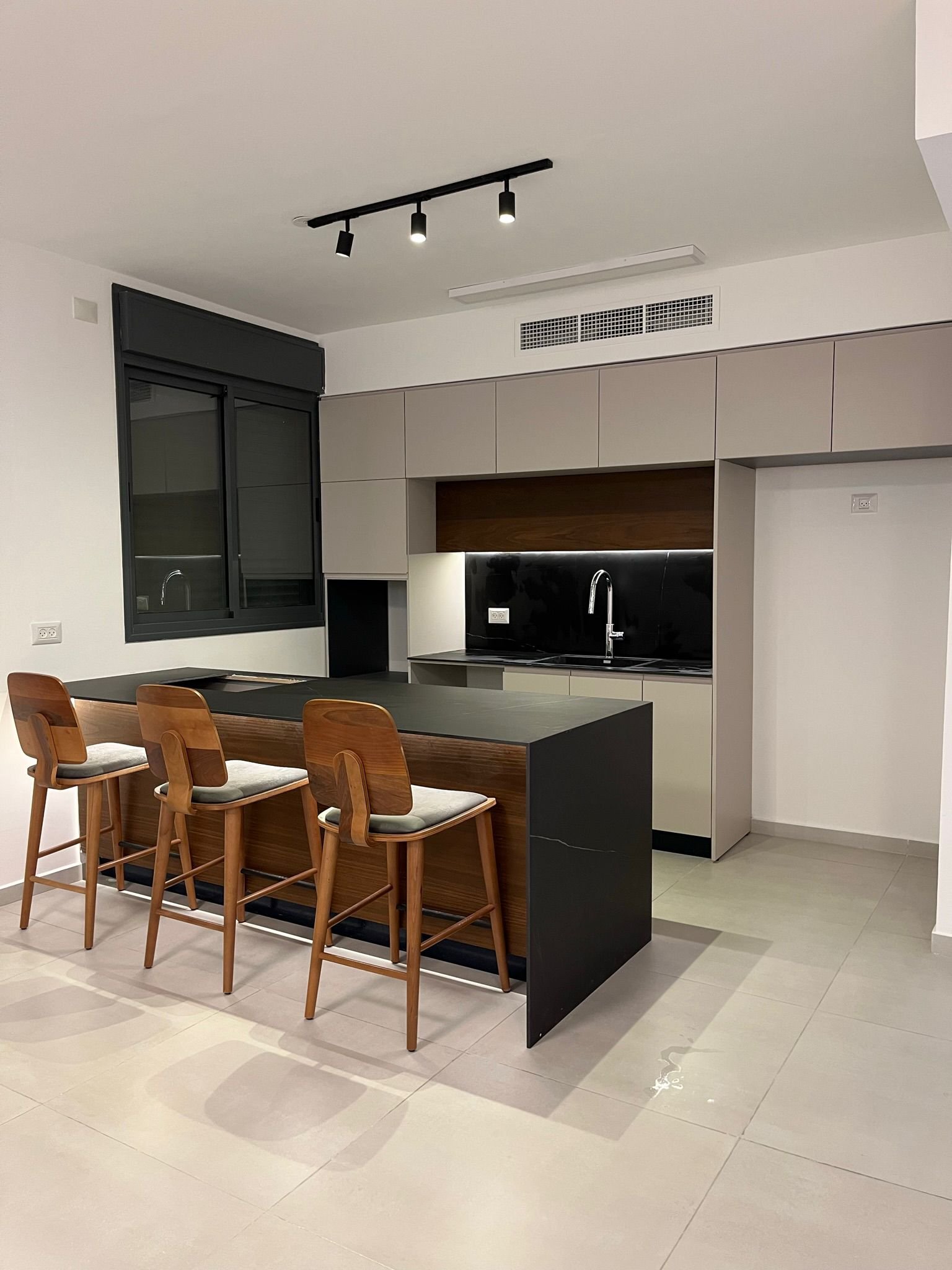 PHOTO-2025-11-04-12-21-02